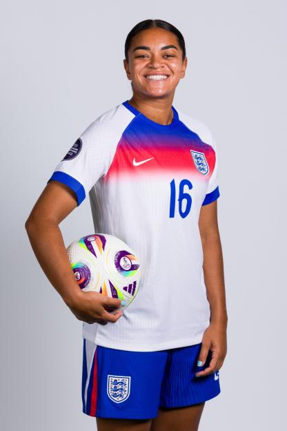 LONDON, ENGLAND - JUNE 24: Jess Carter of England poses for a portrait during the Official UEFA Women's EURO 2025 Portrait Session on June 24, 2025 in London, England. (Photo by Pat Elmont - UEFA/UEFA via Getty Images)