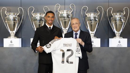 Trent Alexander-Arnold holding a Real Madrid jersey with Florentino Pérez.