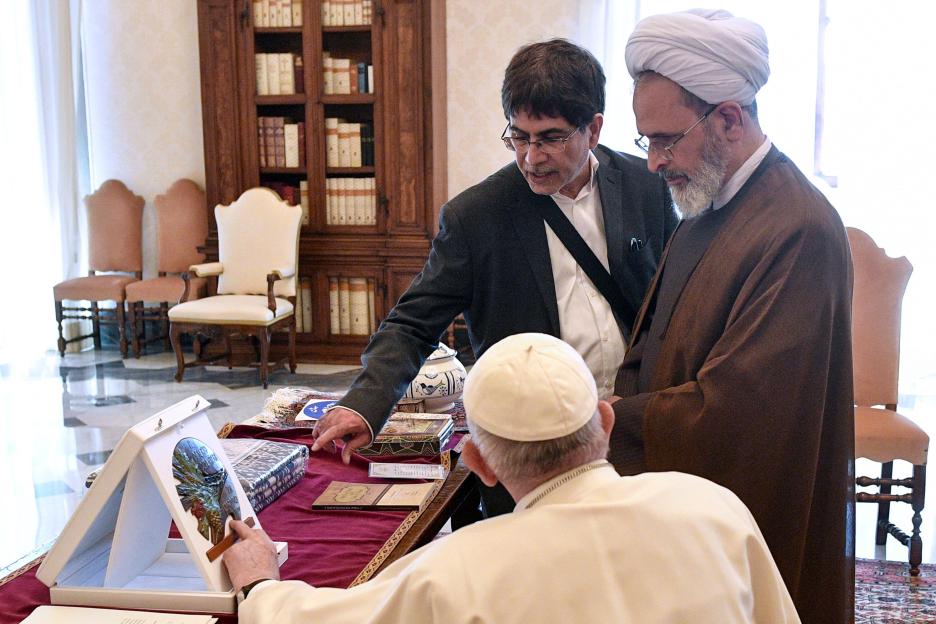 Pope Francis meeting with Ayatollah Alireza Arafi.