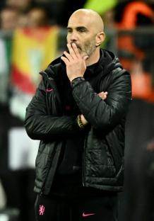 Soccer Football - Conference League - Final - Real Betis v Chelsea - Wroclaw Stadium, Wroclaw, Poland - May 28, 2025 Chelsea manager Enzo Maresca looks on REUTERS/Dylan Martinez
