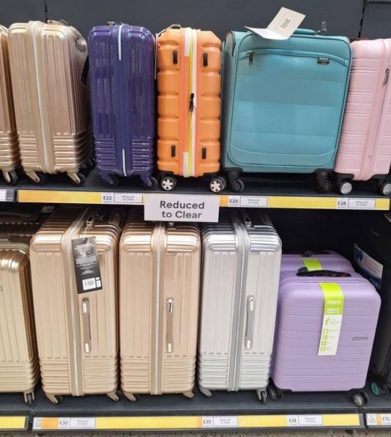 Suitcase loved by celebs is scanning for half-price at Tesco - it passes airlines' strict rules & fits enough for a week (taken without permission) https://www.facebook.com/groups/ExtremeCouponingAndBargainsUK/permalink/2615782692168346/?locale=en_GB