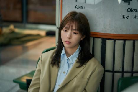 Chae Soo Bin, Nana, BLACKPINK's Jisoo, And More Plunge Into A World Of Chaos In New Film “Omniscient Reader” 11