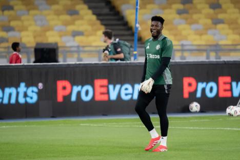 KUALA LUMPUR, MALAYSIA - MAY 27: Andre Onana of Manchester United in action during a first team training session at Bukit Jalil National Stadium on May 27, 2025 in Kuala Lumpur, Malaysia. (Photo by Ash Donelon/Manchester United via Getty Images)