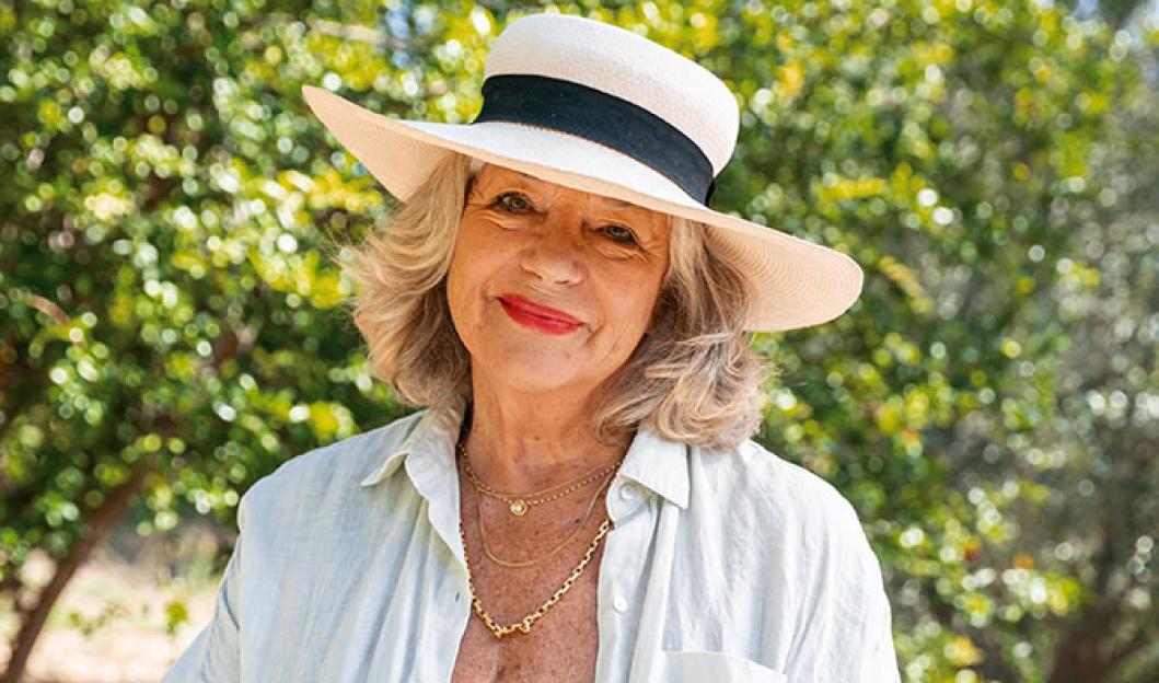Portrait of Carol Drinkwater wearing a sun hat.