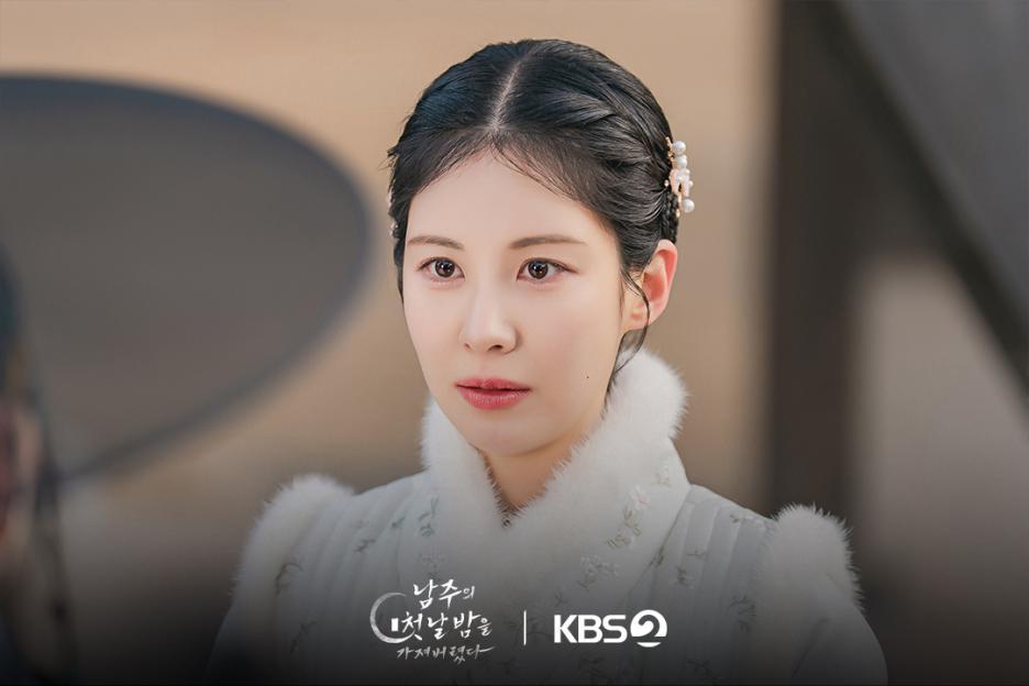 Seohyun Kneels Before Lee Tae Sun In A Desperate Plea In “The First Night With The Duke” 3