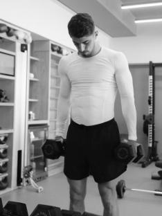 Kai Havertz lifting weights.