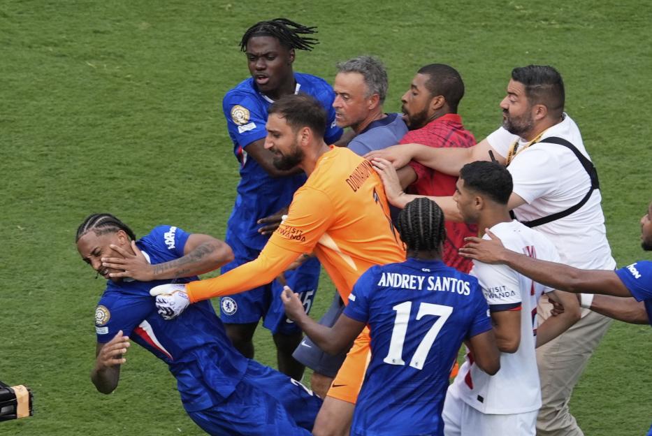 Chelsea's Joao Pedro being attacked by PSG's goalkeeper and coach.