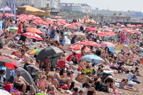 Crowded Brighton beach on a hot day.