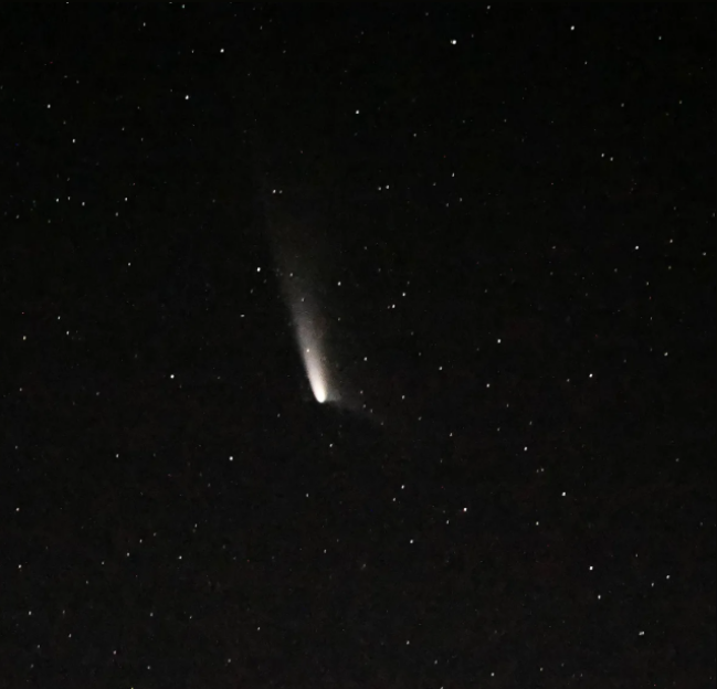 Comet in night sky.