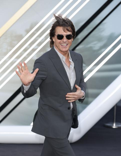 Tom Cruise waving at the premiere of F1: The Movie.