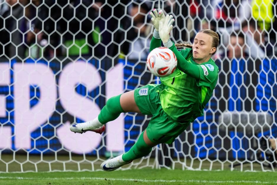 Hannah Hampton of Spain making a penalty save during a soccer match.