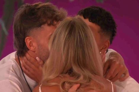 Love Island contestant Helena kissing two men.