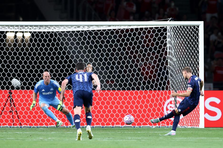Martin Ãdegaard of Arsenal scoring a penalty kick.