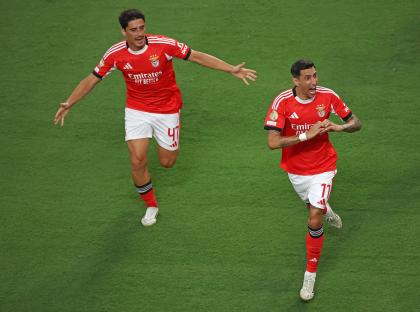 Angel Di Maria #11 of SL Benfica celebrates a goal.