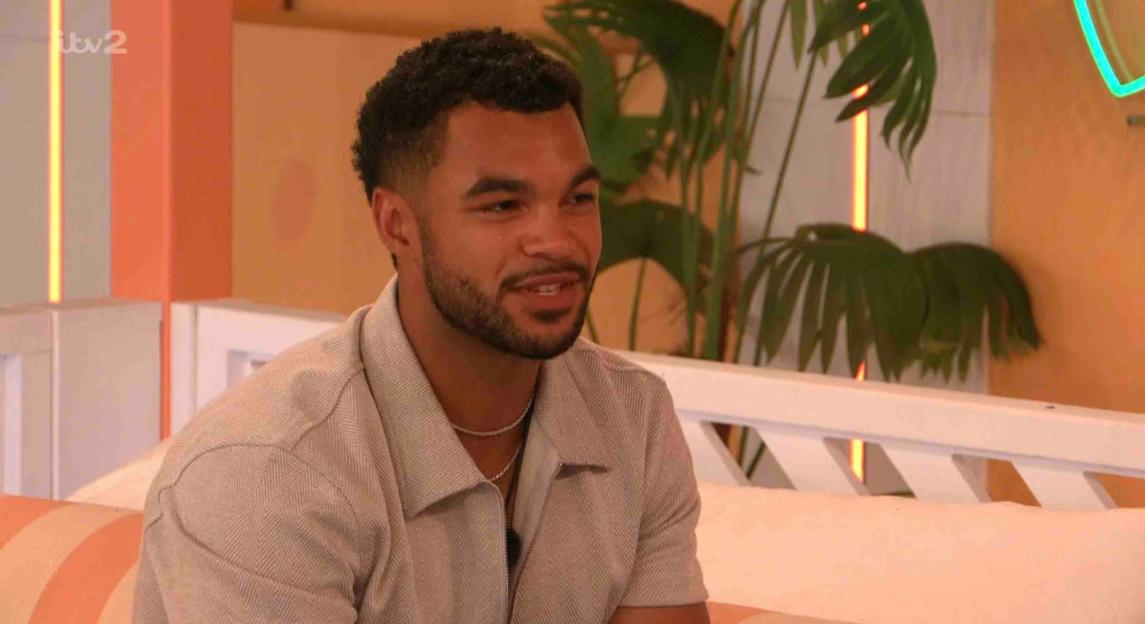 Jamie from Love Island apologizes to Yasmin.
