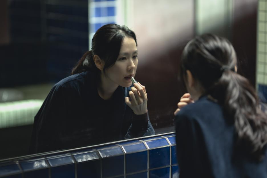 Son Ye Jin Shines As A Reliable Wife When Her Family Faces A Crisis In New Film “No Other Choice” 3