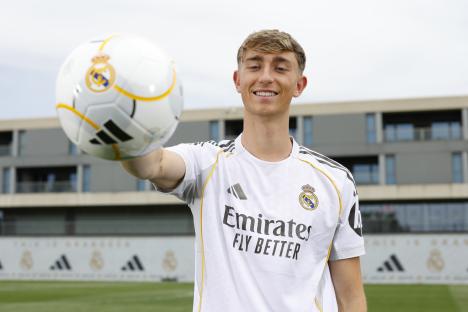 Dean Huijsen, new Real Madrid player, holding a soccer ball.
