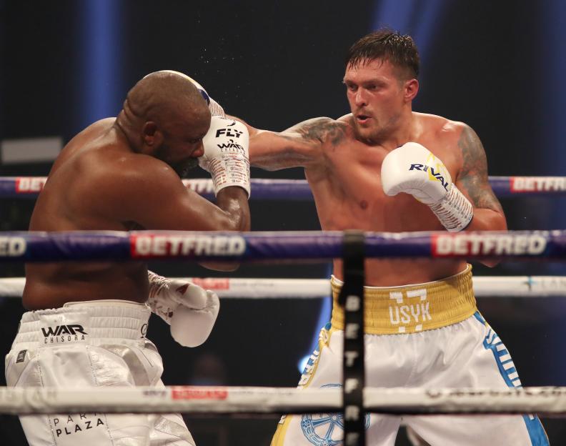 Oleksandr Usyk boxing Derek Chisora.