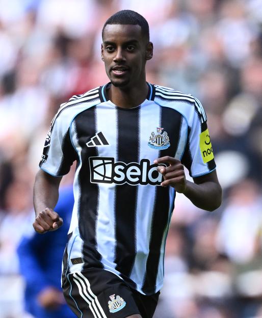 Alexander Isak, Newcastle United player, in action.