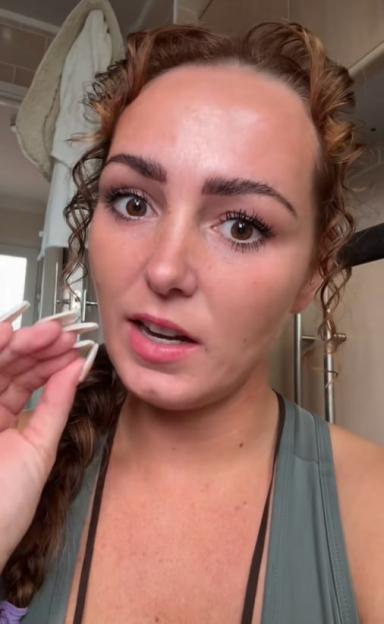 Traveller cleaning fan reveals 'best method ever' for smear-free windows, https://www.tiktok.com/@cleanwithangelaannd/video/7519912607801724182