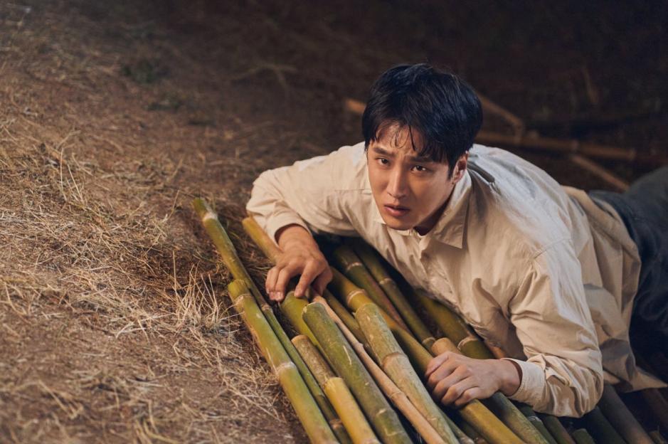 Ahn Bo Hyun And Sung Dong Il Struggle To Manage Devil Lim YoonA In New Film “Pretty Crazy” 8