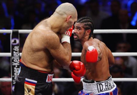 Nikolai Valuev and David Haye boxing.