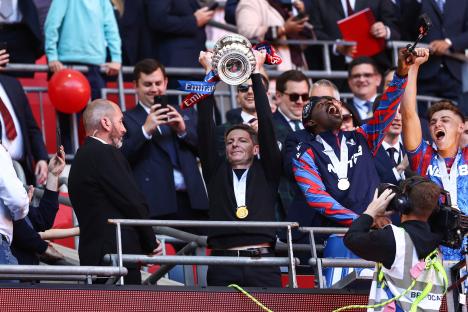 Crystal Palace manager Oliver Glasner and players celebrating with the FA Cup trophy.