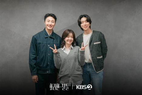Watch: Jung Il Woo, Jung In Sun, Yoon Hyun Min, And More Impress At Script Reading For New Drama 16