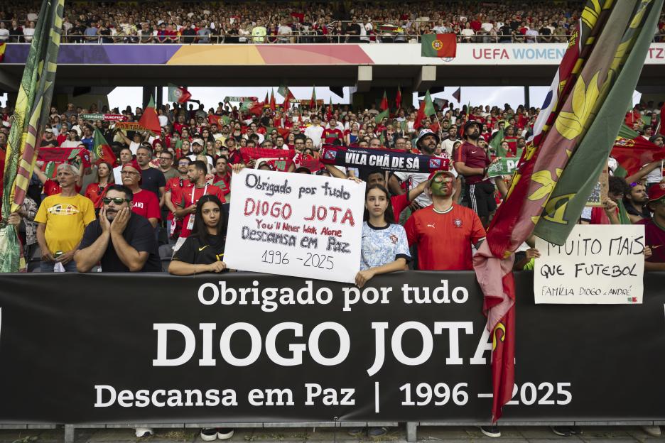 Soccer fans hold a minute of silence for Diogo Jota.