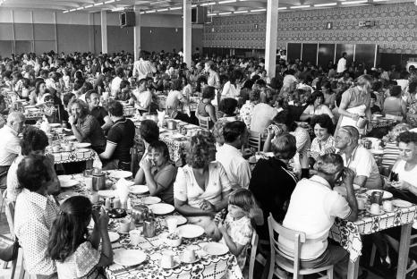 Black and white photo of a crowded dining hall at a Butlins holiday camp.