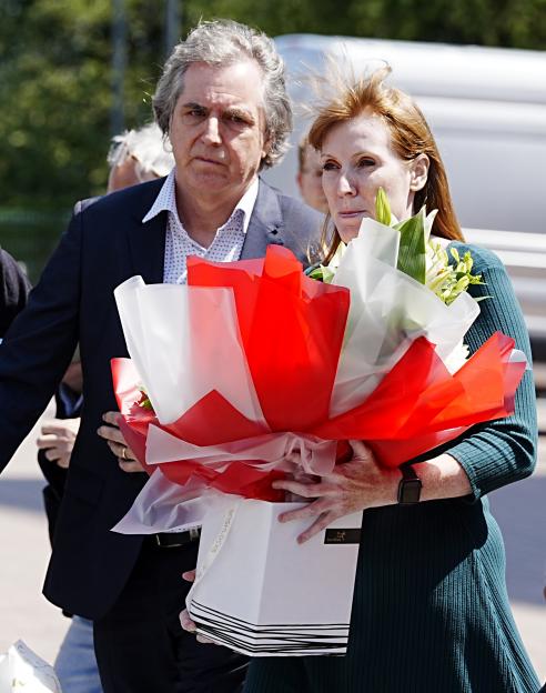 Angela Rayner and Steve Rotheram leaving a floral tribute.