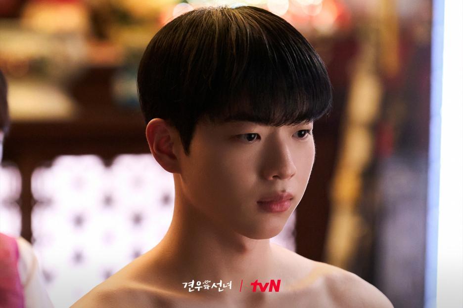 Cha Kang Yoon Steps Up To Protect Cho Yi Hyun And Choo Young Woo In &#8220;Head Over Heels&#8221; 3