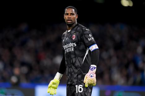 Mike Maignan of AC Milan during a Serie A match.