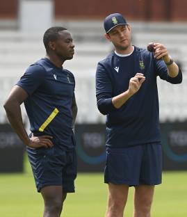 Stuart Broad, bowling consultant, speaks with Kagiso Rabada during a South Africa training session.