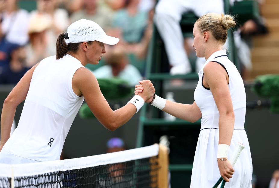 Iga Swiatek and Polina Kudermetova shaking hands at the net after a tennis match.