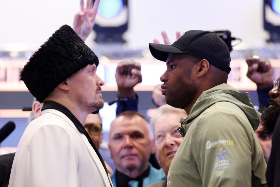 Oleksandr Usyk and Daniel Dubois facing each other at a photocall.
