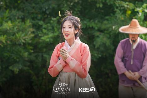 Taecyeon Is Left Speechless By Seohyun's Wild And Disheveled Appearance In “The First Night With The Duke” 5
