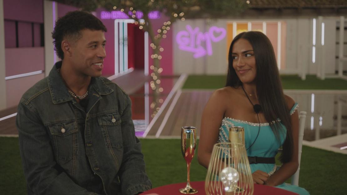 Yas and Blu on a date during Love Island.