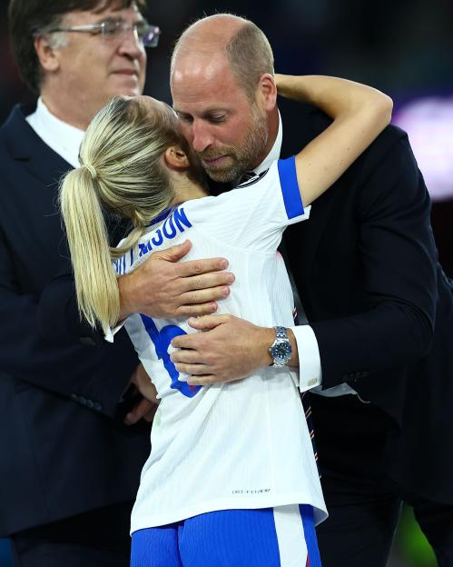 Prince William congratulates Leah Williamson of the England Women's football team.