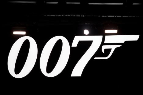 007 logo with pistol.