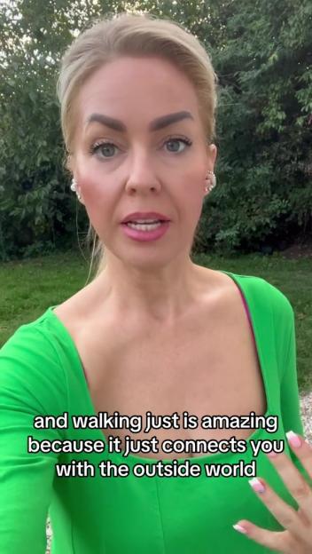 Woman in green shirt shares weight loss advice.