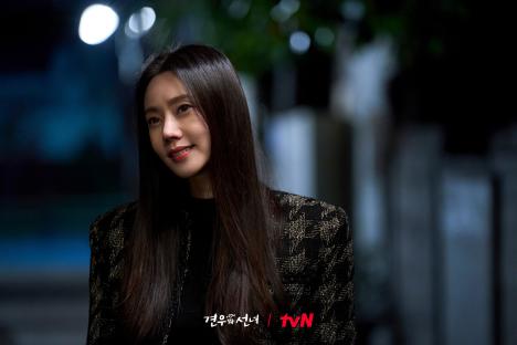 Choo Ja Hyun Is A Shaman With More Than One Face In New Drama &#8220;Head Over Heels&#8221; 5
