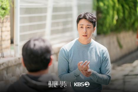 Jung Il Woo Transforms Into A Capable Man Who Excels In Every Aspect Of Life In New Weekend Drama &#8220;Our Golden Days&#8221; 3