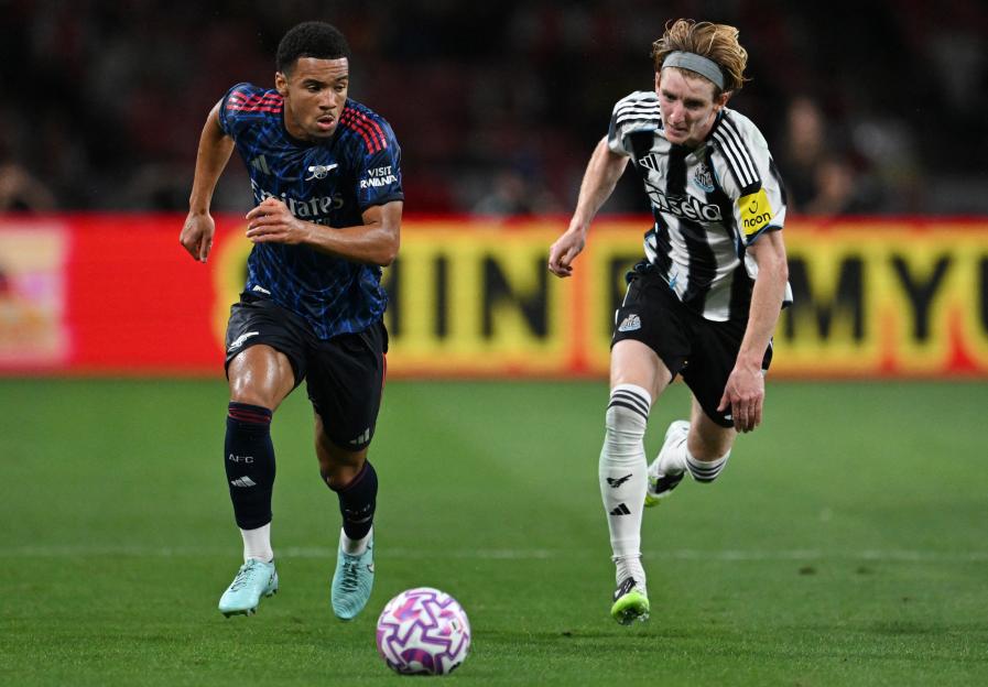 Arsenal's Ethan Nwaneri and Newcastle United's Anthony Gordon in action during a soccer match.