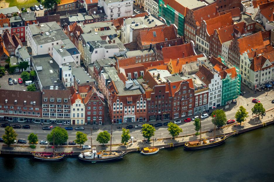 Aerial view of LÃ¼beck townhouses along a canal.