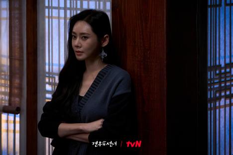 Choo Ja Hyun Is A Shaman With More Than One Face In New Drama &#8220;Head Over Heels&#8221; 3