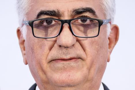 Close-up of Reza Pahlavi at a press conference.