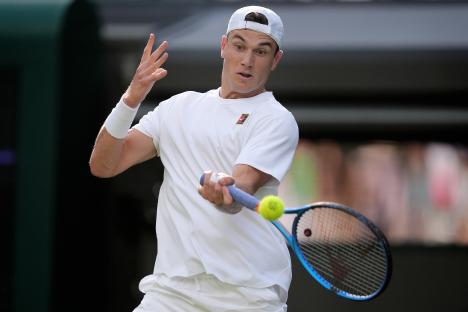 Jack Draper playing tennis at Wimbledon.