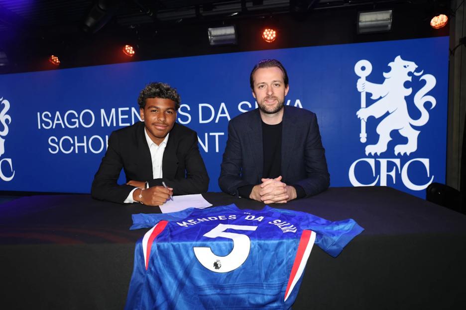 Isago Silva signing a Chelsea academy contract.