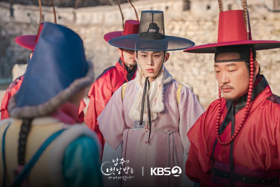 Seo Bum June Reaches Out In Vain As Seohyun Is Taken By Palace Guards In “The First Night With The Duke” 4